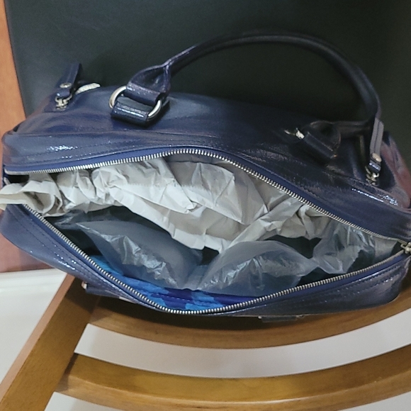 Longchamp blue patent leather tote shoulder bag( authentic) - Picture 8 of 9